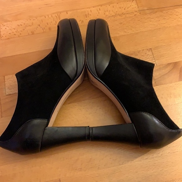 Taryn Rose Suede and Leather Black Heeled Booties 7.5 - Picture 10 of 12